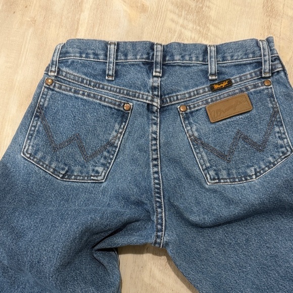 Wrangler Men's Classic Blue Straight Jeans - Picture 2 of 3